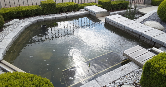 Geometrischer Teich für den Garten von Bergmann Galabau